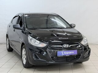 2013 Hyundai Solaris I, чёрный, 799000 рублей, вид 2