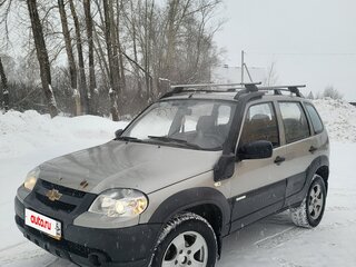 2013 Chevrolet Niva I Рестайлинг, серебристый, 550000 рублей, вид 1