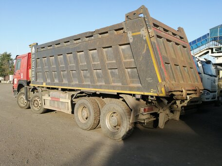 2021 Sinotruk Howo ZZ3407, красный, 1646115 рублей, вид 3