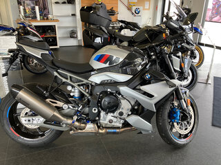 2025 BMW M 1000 R, серебристый, 2800000 рублей, вид 1
