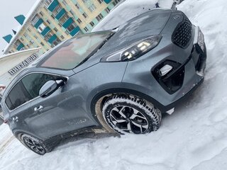 2019 Kia Sportage IV Рестайлинг, серебристый, 2100000 рублей, вид 4