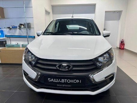 2026 Lada (ВАЗ) Granta I Рестайлинг, белый, 1098000 рублей, вид 2