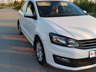 2019 Volkswagen Polo V Рестайлинг, белый, 850000 рублей, вид 2