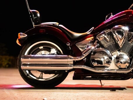 2010 Honda VT 1300CX Fury, пурпурный, 900000 рублей, вид 3