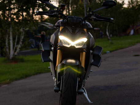2022 Ducati Streetfighter V4, серый, 1900000 рублей, вид 3