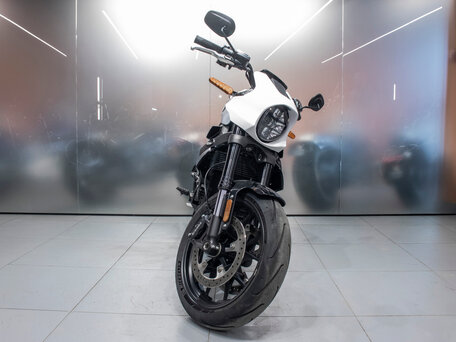 2021 Harley-Davidson LiveWire, белый, 1815209 рублей, вид 3