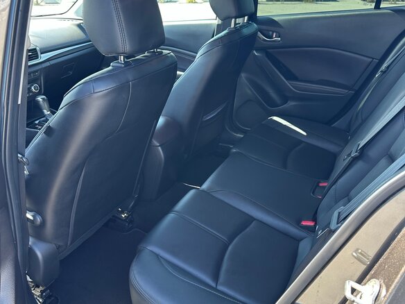 2017 Mazda 3 III (BM) Рестайлинг, коричневый, 1600000 рублей - вид 3