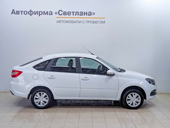 2023 Lada (ВАЗ) Granta I Рестайлинг, белый - вид 3