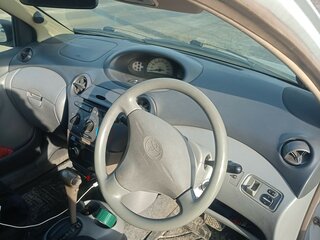 2004 Toyota Platz, серый, 350000 рублей, вид 4