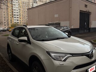 2017 Toyota RAV4 IV (XA40) Рестайлинг, белый, 2500000 рублей, вид 3