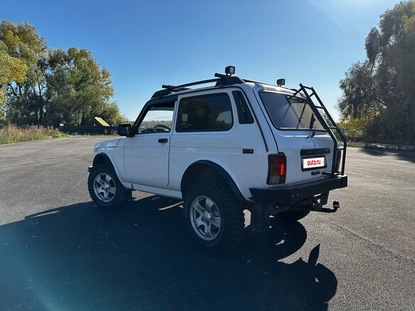 1998 Lada (ВАЗ) 2121 (4x4) I Рестайлинг, белый, 499999 рублей - вид 4