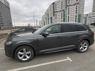 2020 Audi Q7 50 TDI II (4M) Рестайлинг, серый, 5950000 рублей, вид 4