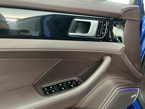 2017 Porsche Panamera 4S II, синий, 5690000 рублей - вид 19