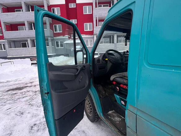 2004 Mercedes-Benz Sprinter, синий, 600000 рублей - вид 3