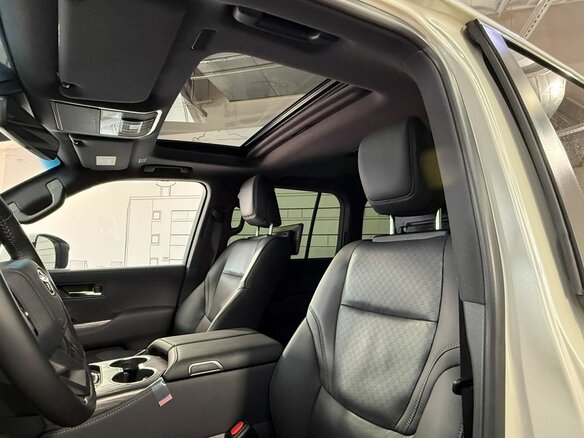 2024 Toyota Land Cruiser 300 Series, белый - вид 15