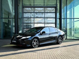 2020 Toyota Camry VIII (XV70), чёрный, 3049000 рублей, вид 3