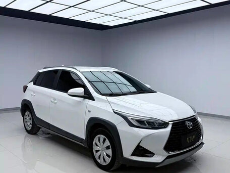 2022 Toyota Yaris L XP150 Рестайлинг, белый, 1490000 рублей, вид 2