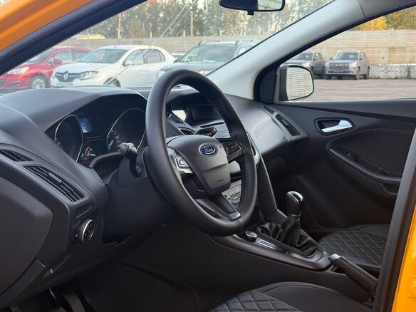 2015 Ford Focus III Рестайлинг, жёлтый, 719999 рублей - вид 18