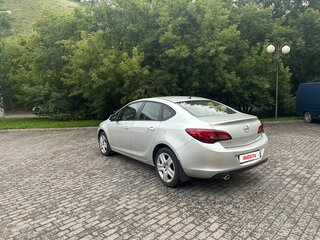 2013 Opel Astra J Рестайлинг, серебристый, 850000 рублей, вид 2