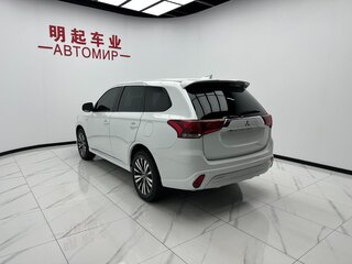 2022 Mitsubishi Outlander III Рестайлинг 3, белый, 1810000 рублей, вид 5