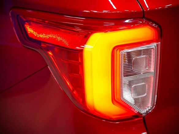 2019 Ford Explorer VI, красный, 3695000 рублей - вид 20