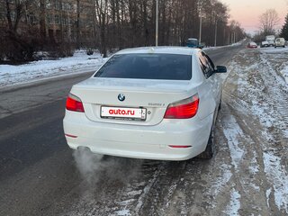 2009 BMW 5 серии 525i V (E60/E61) Рестайлинг, белый, 1290000 рублей, вид 4
