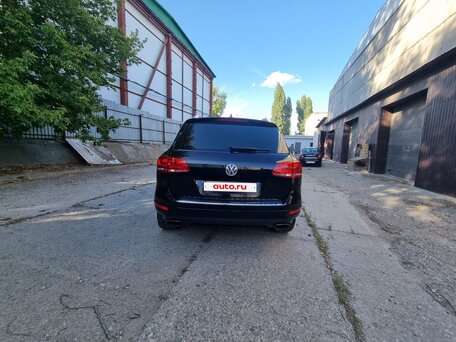 2011 Volkswagen Touareg II, чёрный, 2190000 рублей, вид 3