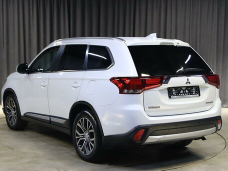 2018 Mitsubishi Outlander III Рестайлинг 2, белый, 1699000 рублей, вид 4