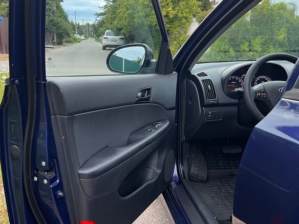 2011 Hyundai i30 I Рестайлинг, синий - вид 12