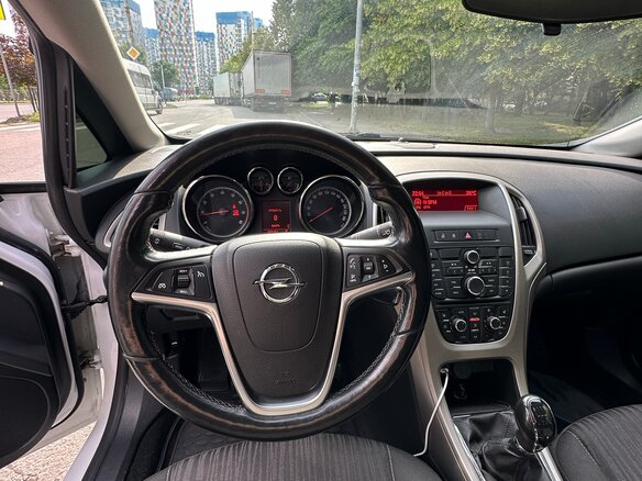 2011 Opel Astra J, белый, 620000 рублей - вид 7