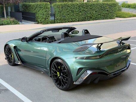 2023 Aston Martin V12 Vantage II, зелёный, 30000000 рублей, вид 4