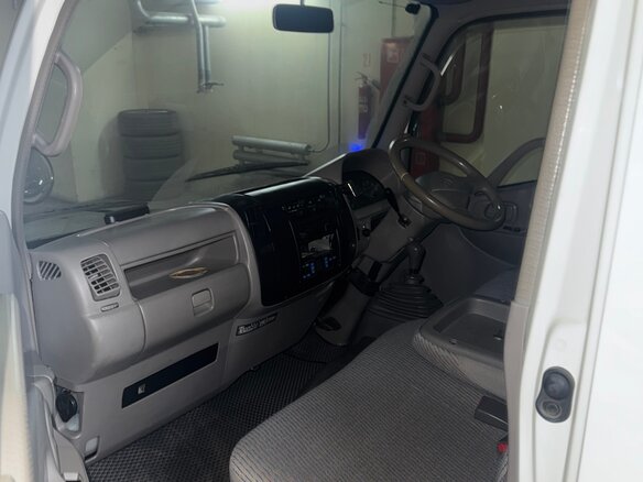 2002 Toyota Dyna, белый, 1350000 рублей - вид 11