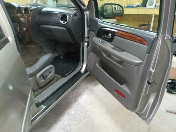 2002 GMC Envoy II (GMT360), серебристый, 300000 рублей - вид 8