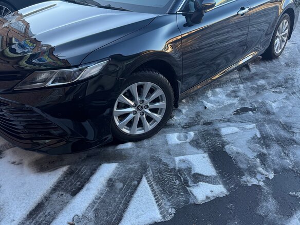 2020 Toyota Camry VIII (XV70), чёрный, 2850000 рублей - вид 2