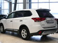 2018 Mitsubishi Outlander III Рестайлинг 3, белый, 1380000 рублей - вид 3