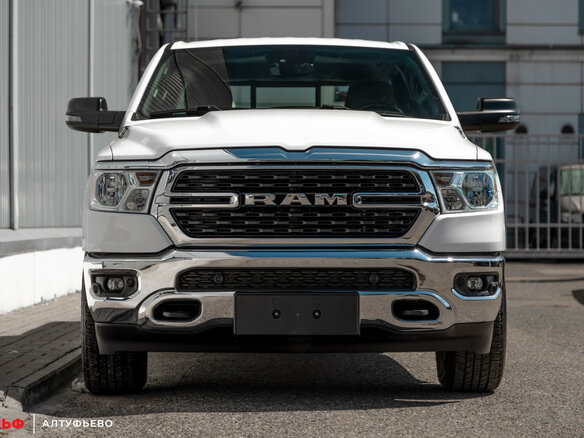 2023 Ram 1500 Crew Cab eTorque V, белый, 6650000 рублей