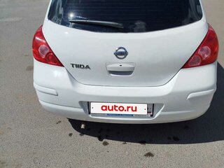 2011 Nissan Tiida I Рестайлинг, белый, 670000 рублей, вид 3