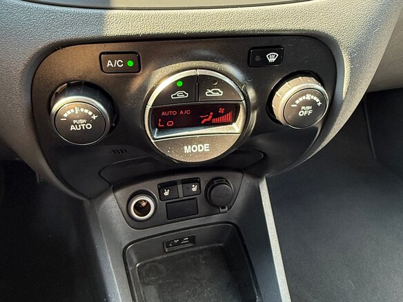 2011 Kia Rio II Рестайлинг, бежевый - вид 8