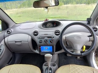 2001 Toyota Platz, белый, 350000 рублей, вид 2