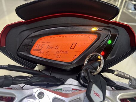 2015 MV Agusta Dragster 800, красный, 930000 рублей, вид 3