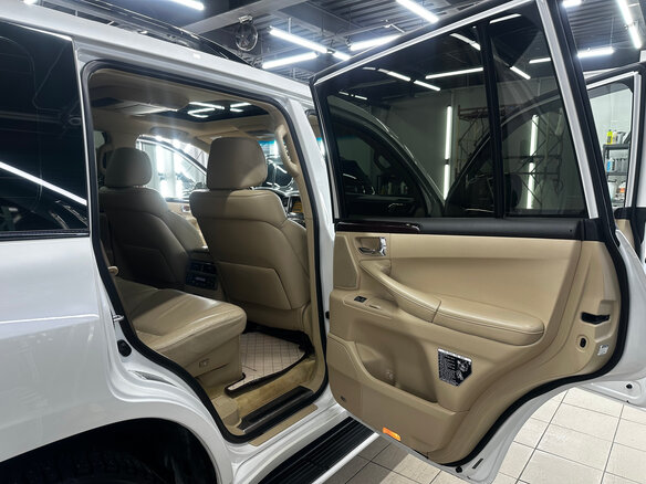2010 Lexus LX 570 III, белый, 3400000 рублей - вид 10