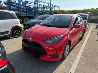 2021 Toyota Yaris IV, красный, 699776 рублей, вид 1