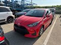 2021 Toyota Yaris IV, красный, 699776 рублей