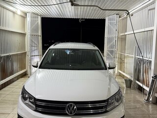 2015 Volkswagen Tiguan I Рестайлинг, белый, 1450000 рублей, вид 1
