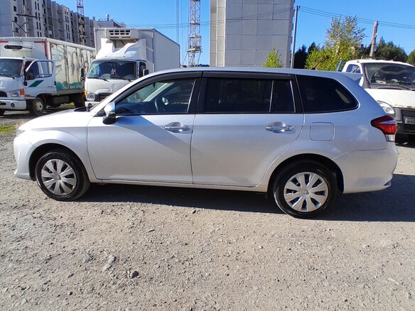 2017 Toyota Corolla Fielder XI (E160, E170, E180) Рестайлинг 1, серебристый, 1350000 рублей - вид 3