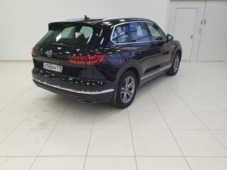 2019 Volkswagen Touareg III, чёрный, 5198000 рублей, вид 5