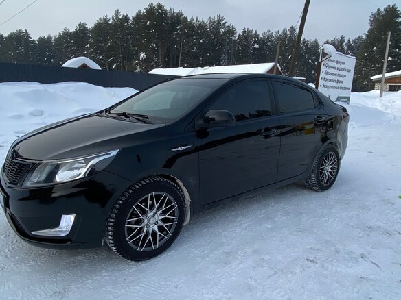 2013 Kia Rio 5-speed III, чёрный, 800000 рублей - вид 11
