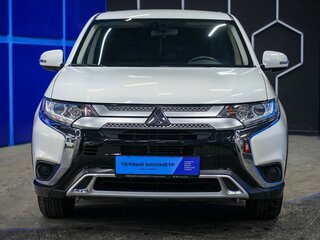 2019 Mitsubishi Outlander III Рестайлинг 3, белый, 2075000 рублей, вид 4