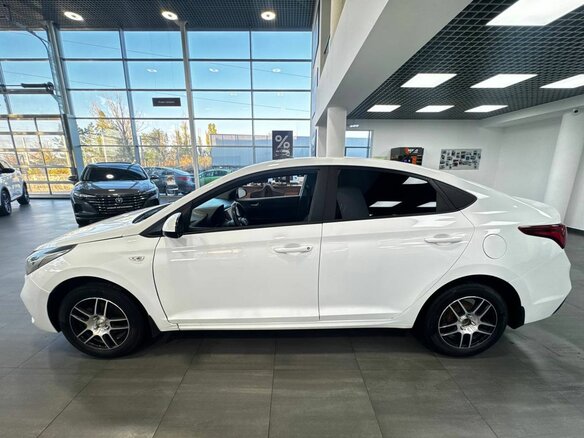 2017 Hyundai Solaris II, белый, 1019900 рублей - вид 7