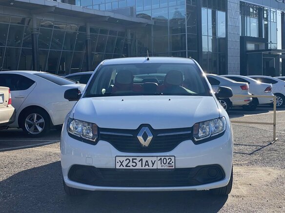 2018 Renault Logan II, белый, 830000 рублей - вид 1